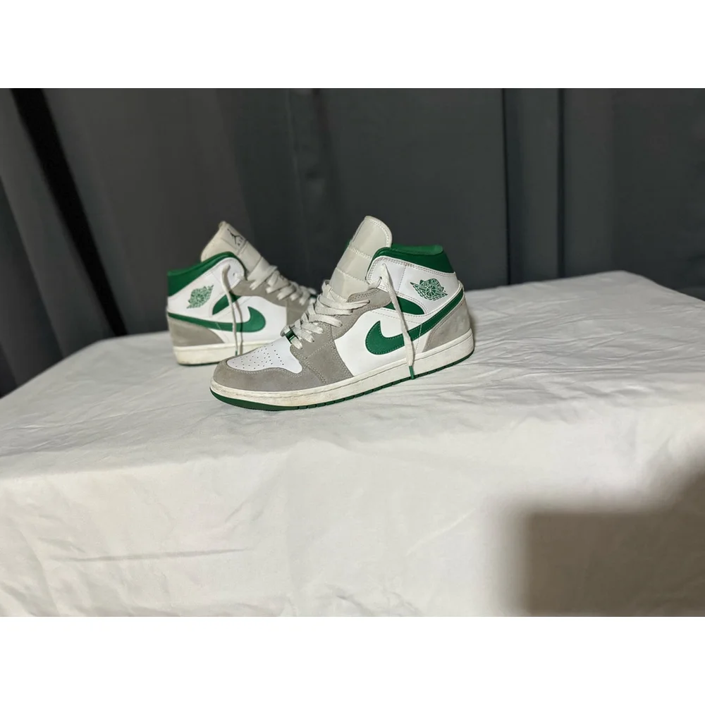 Jordan 1 Mid SE Grey Green